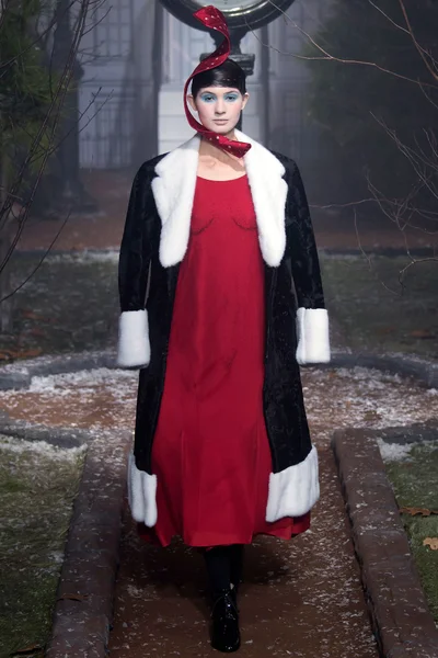 Look 3